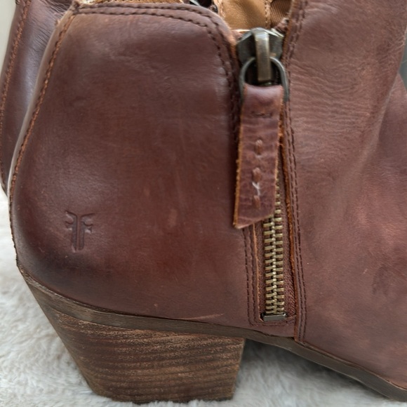 Frye Brown Leather Ankle Booties with Side Zipper Size 9 - Picture 2 of 9